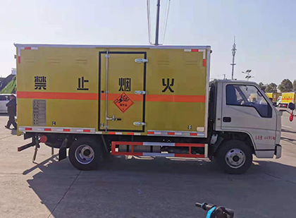 亭湖爆破器材运输车工人安全操作规范与智能技术保障